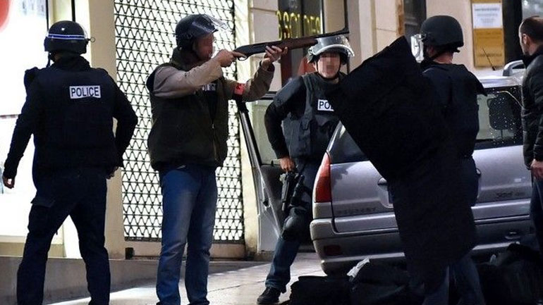 Γαλλία: Ταυτοποιήθηκε ο άνδρας που επιτέθηκε στο αστυνομικό τμήμα