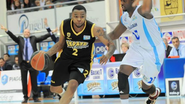 Επεισόδιο Ζντοβς-Κούπερ- Έδιωξε τον Αμερικανό από τον αγώνα ο τεχνικός της ΑΕΚ