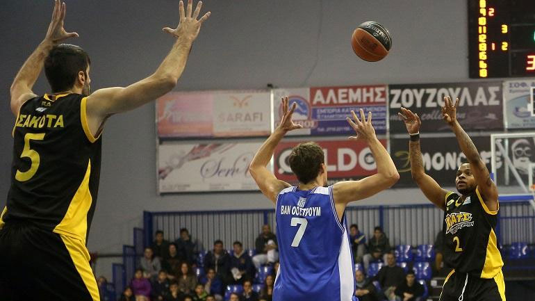 Μόνη τρίτη η ΑΕΚ, 78-74 τον Αρκαδικό