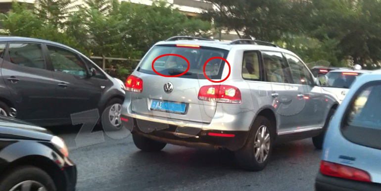 Τσακώσαμε ακόμα και διπλωτικό όχημα να μεταφέρει παιδιά στο χώρο αποσκευών!!!!