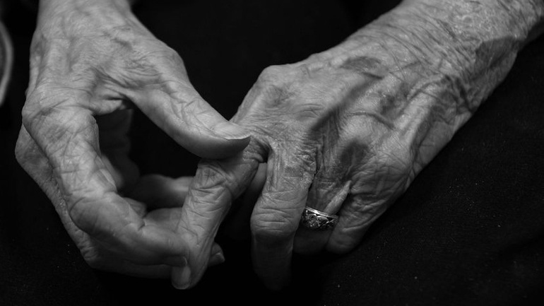 Χαλκίδα: Απατεώνες απάλλαξαν ηλικιωμένη από «πλαστά» χαρτονομίσματα