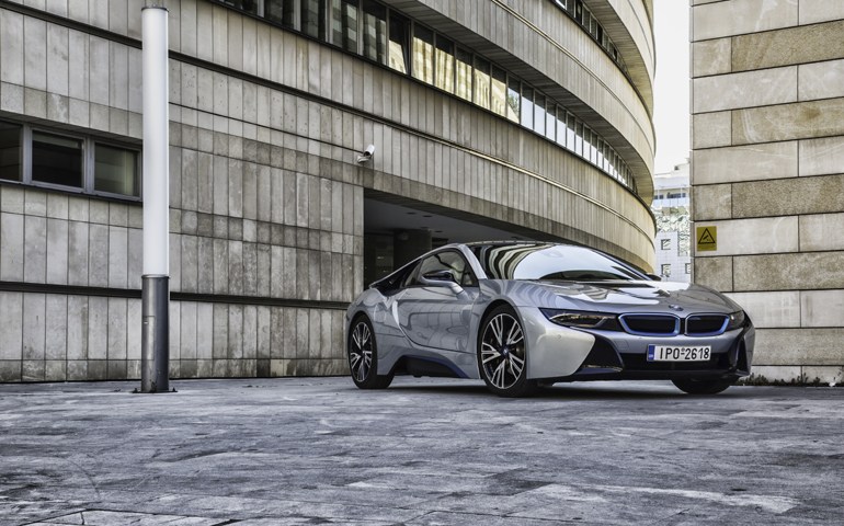 Οδηγήσαμε το υπερσύγχρονο BMW i8 και είδαμε πως θα είναι τα αυτοκίνητα του αύριο... σήμερα!