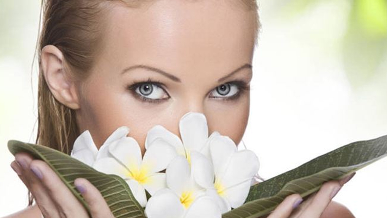 Οι τροφές που θα φρεσκάρουν την αναπνοή σας διώχνοντας τη δυσάρεστη οσμή