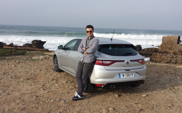 Ταξιδέψαμε σε πολλά μέρη του κόσμου για να πάρουμε μία πρώτη γεύση από αυτοκίνητα που είναι να κυκλοφορήσουν (στην φωτογραφία ο Λουκλας Παπαλάμπρος στην Πορτογαλία για την οδήγηση του νέου Renault Megane)...