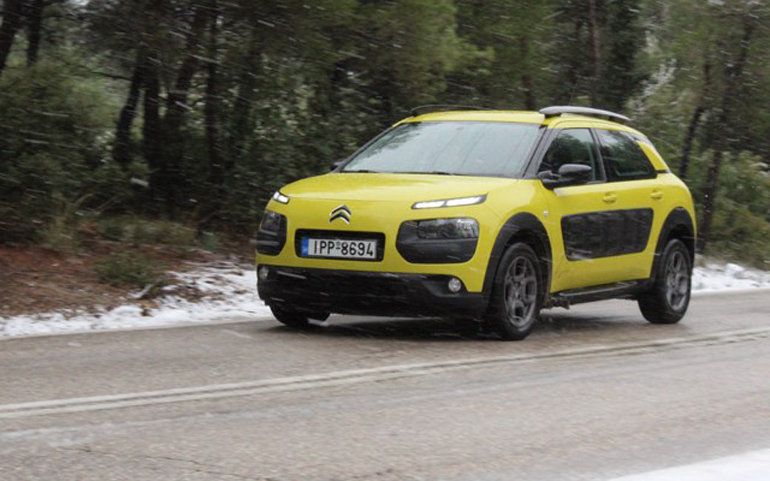 Ούτε τα καθημερινά... φουτουριστικά αυτοκίνητα ξέφυγαν από τα χέρια μας!