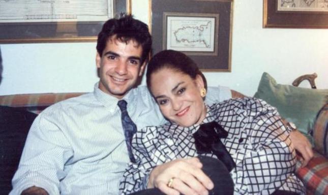 Με τη μητέρα του