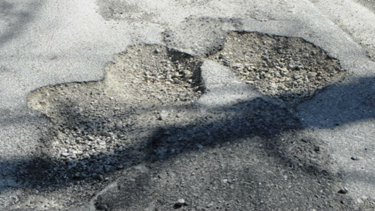 Χανιά: Καταδικάστηκε υπάλληλος του δήμου για τροχαίο δυστύχημα που προκλήθηκε από λακκούβα