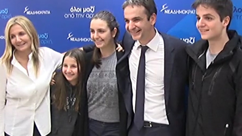 Οικογενειακή φωτογραφία μετά τη νίκη