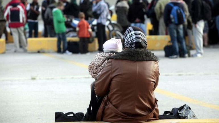 Στο λιμάνι του Πειραιά έφτασαν δύο πλοία με πρόσφυγες και μετανάστες