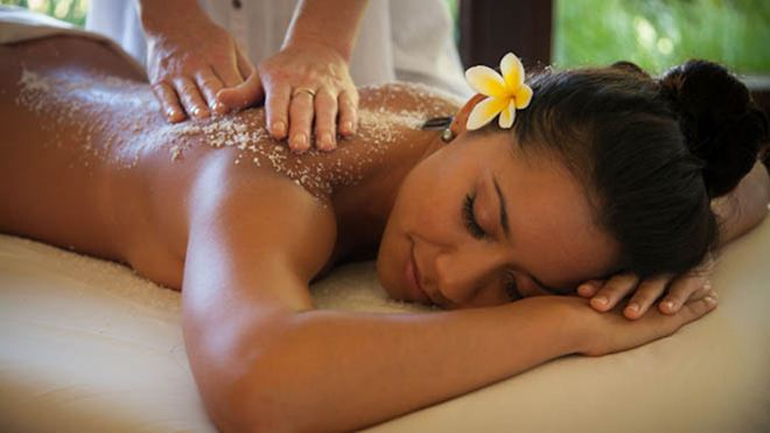 Φτιάξτε το δικό σας body scrub με πίτουρο και βρώμη για απαλή επιδερμίδα