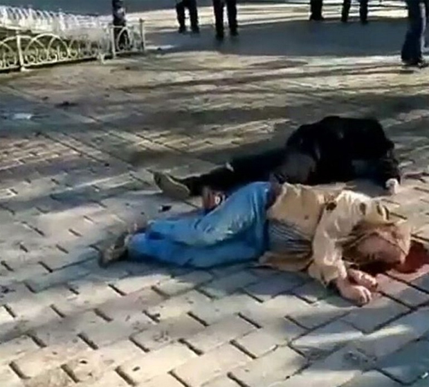 Πτώματα στον πεζόδρομο