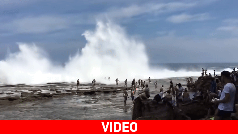 Αυστραλία: Γιγαντιαίο κύμα χτυπά κολυμβητές – 60 τραυματίες