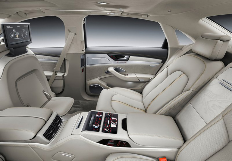 Η θέση του επιχειρηματία (πίσω και δεξιά)... Η άνεση σε όλο της το μεγαλείο...