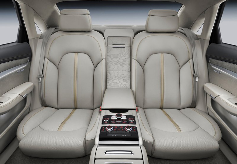 Δύο θέσεις στο πισω μέρος...