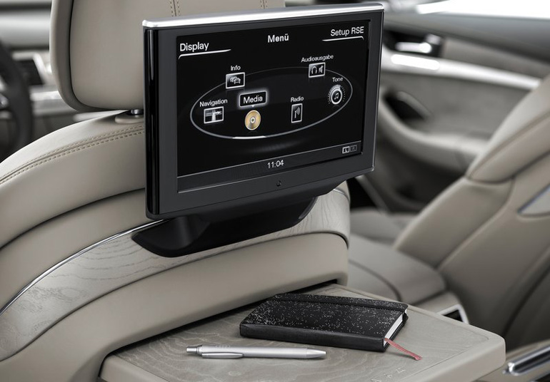 Οι πίσω επιβάτες έχουν στη διάθεσή τους και tablet...