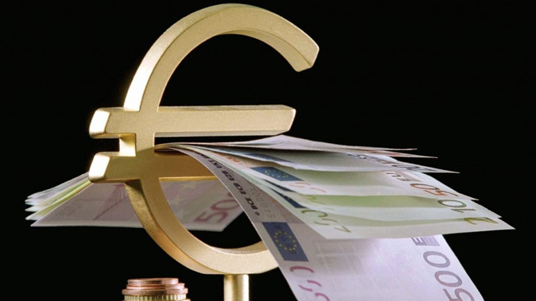 Υποχωρεί το ευρώ έναντι του δολαρίου