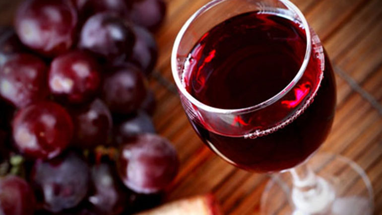 Εισήγαγαν παράνομα κρασί από τη Βουλγαρία και άλλαζαν την ετικέτα