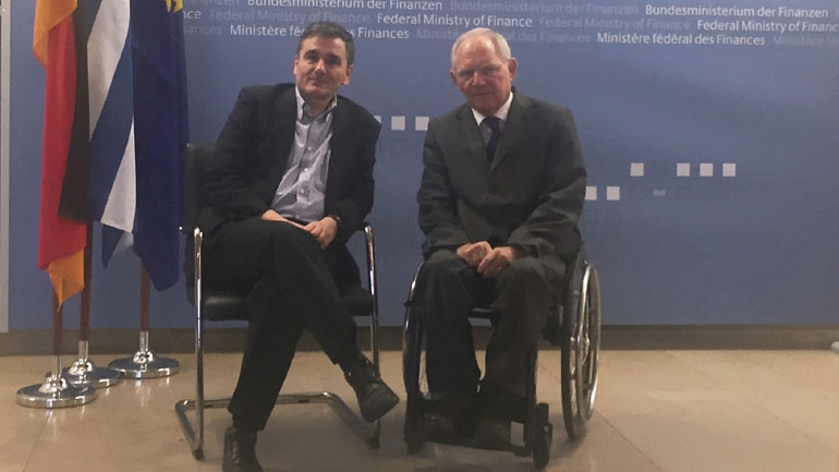 Πιέσεις Σόιμπλε να παραμείνει το ΔΝΤ στο ελληνικό πρόγραμμα