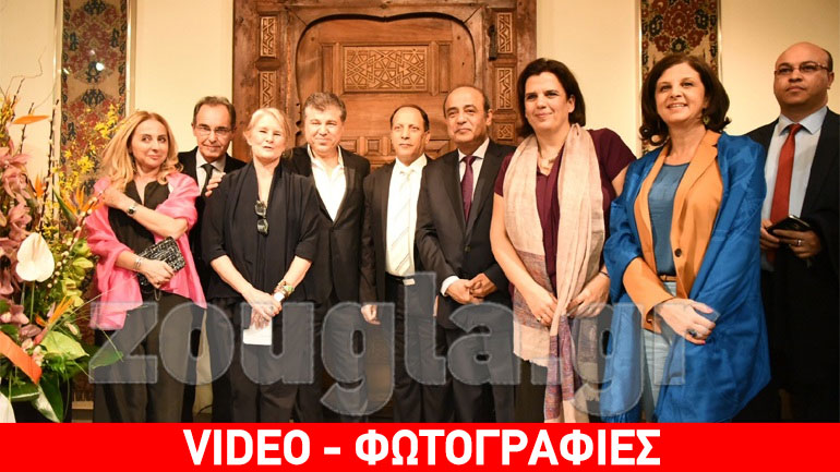 Αυλαία στην έκθεση «Ο Δρόμος του Μεταξιού» του ζωγράφου Jamal με πλήθος επωνύμων Αυλαία στην έκθεση «Ο Δρόμος του Μεταξιού» του ζωγράφου Jamal με πλήθος επωνύμων