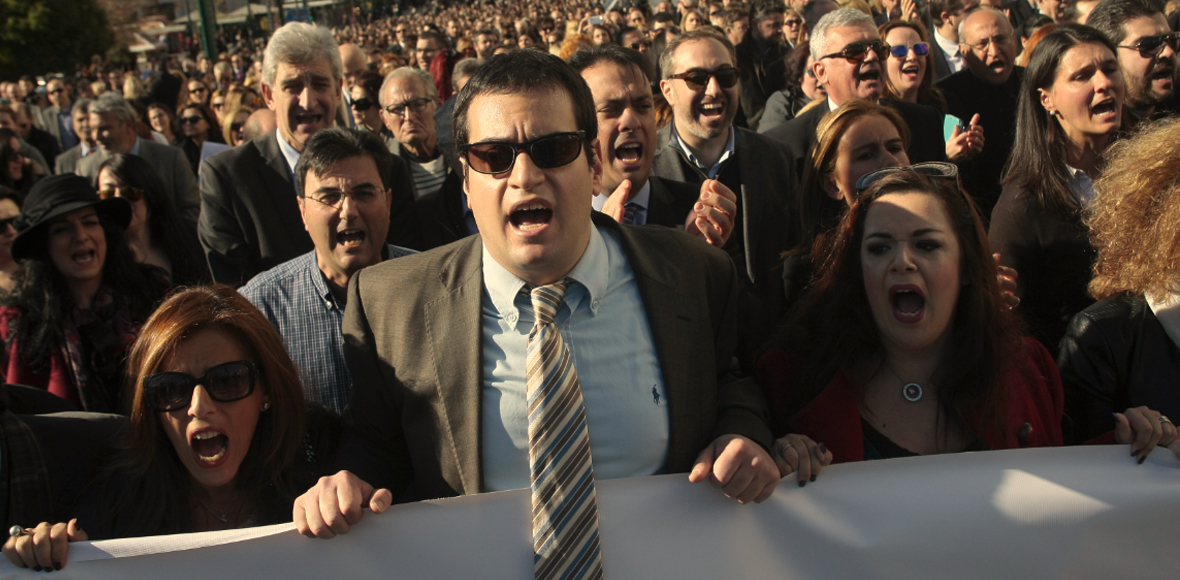 Διαδήλωση με… γραβάτα