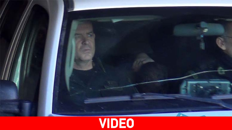 Η έξοδος του συζύγου και δολοφόνου της Ανθής Λινάρδου από τα δικαστήρια