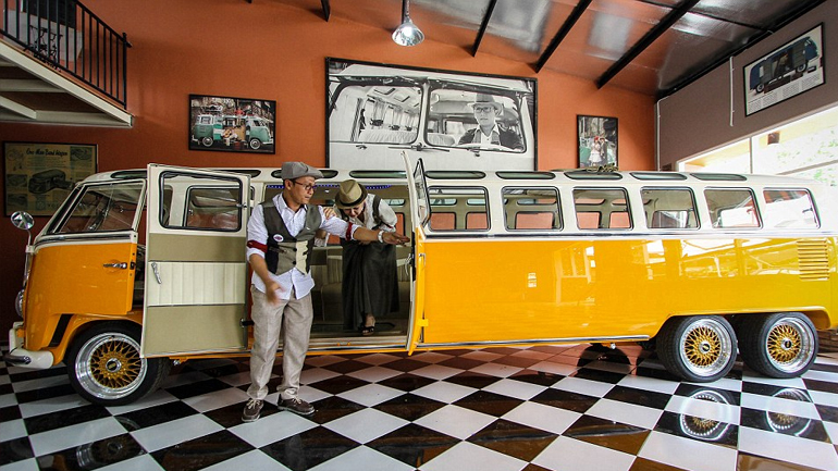 Ινδονήσιος μηχανικός μετέτρεψε το βανάκι της VW σε 20θέσιο