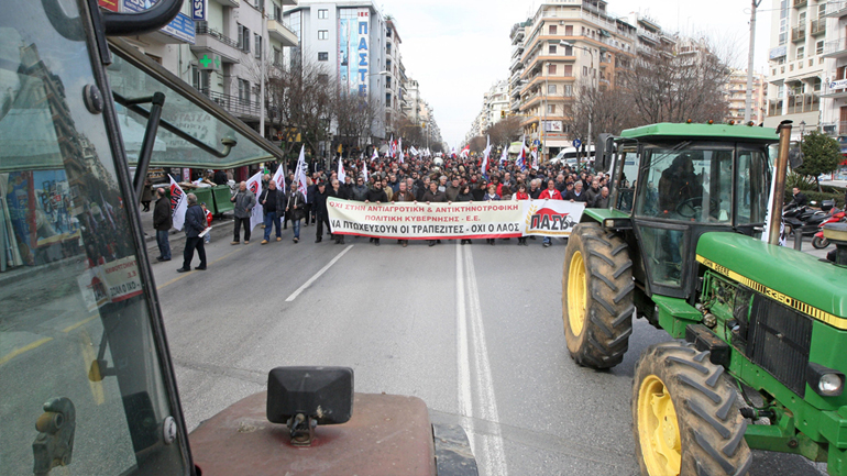 Στους δρόμους οι αγρότες