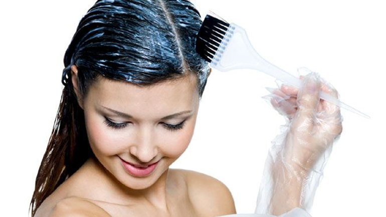 Μυστικά για να βάψετε τα μαλλιά σας μόνες σας!