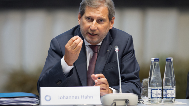 Στα Σκόπια σήμερα ο Γιοχάνες Χαν