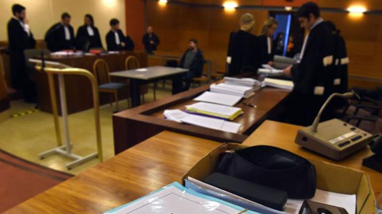 Γαλλία: Φυλάκιση άνδρα που είχε στην κατοχή του οπλοστάσιο και φωτογραφία του Σαλά Αμπντεσλάμ