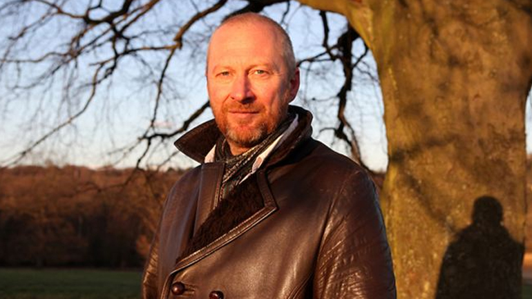 Νοσηλεύεται σε τεχνητό κώμα μετά από σοβαρό τροχαίο ο τραγουδιστής του «Wonderful Life»