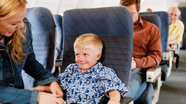 Χρήσιμες συμβουλές για αεροπορικό ταξίδι με τα παιδιά