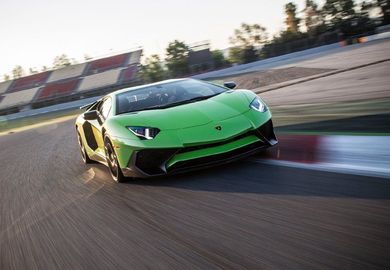 Η Aventador είναι η 'μεγάλη' Lamborghini...