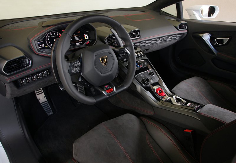 Το εσωτερικό της Lamborghini Huracan...