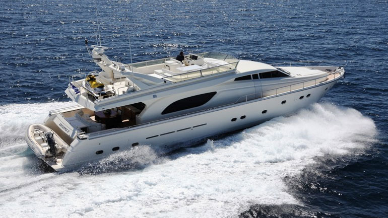 Πάτρα: Έμπορος βρέθηκε με δύο σκάφη και 200.000 ευρώ στην Ελβετία