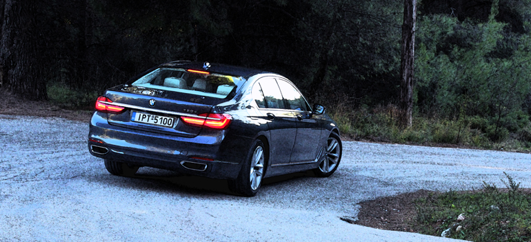 Η BMW 730d είναι από τις λίγες περιπτώσεις που το όνομα μαρτυρά και την χωρητικότητα του κινητήρα (3.0 λίτρα)