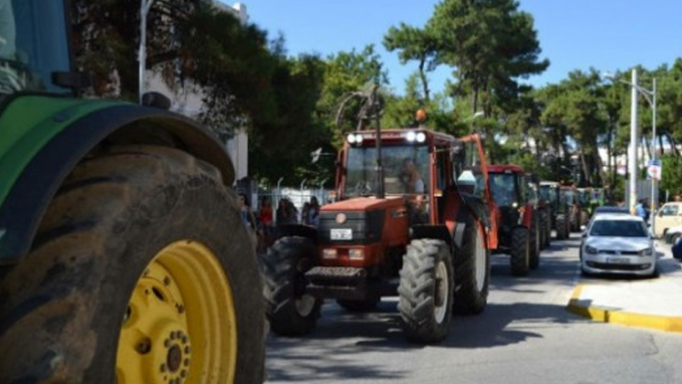 Αγρότες προς Αποστόλου: Πιες όσα ποτήρια θες, εμείς βγαίνουμε στον δρόμο