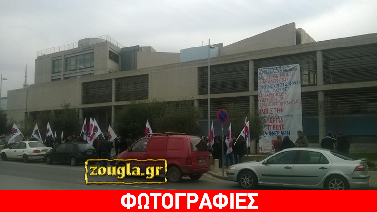 Παράσταση διαμαρτυρίας του ΠΑΜΕ στο Δημαρχείο Θεσσαλονίκης