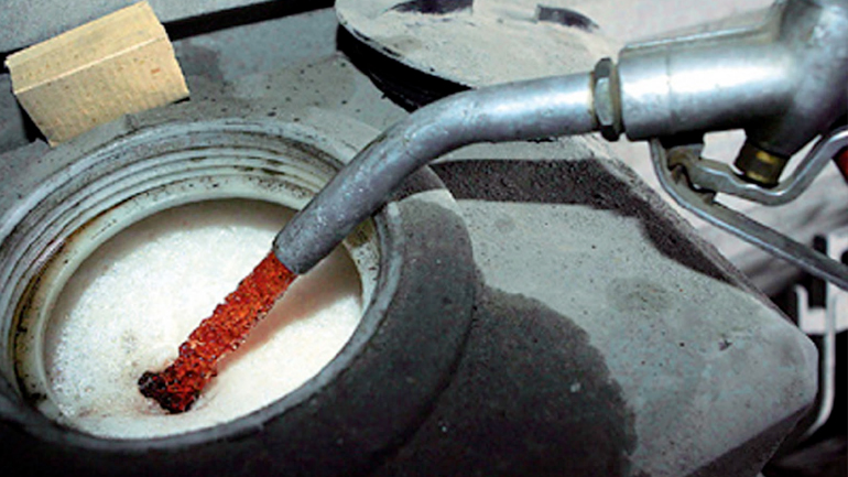 Σε χαμηλά 13 ετών το πετρέλαιο