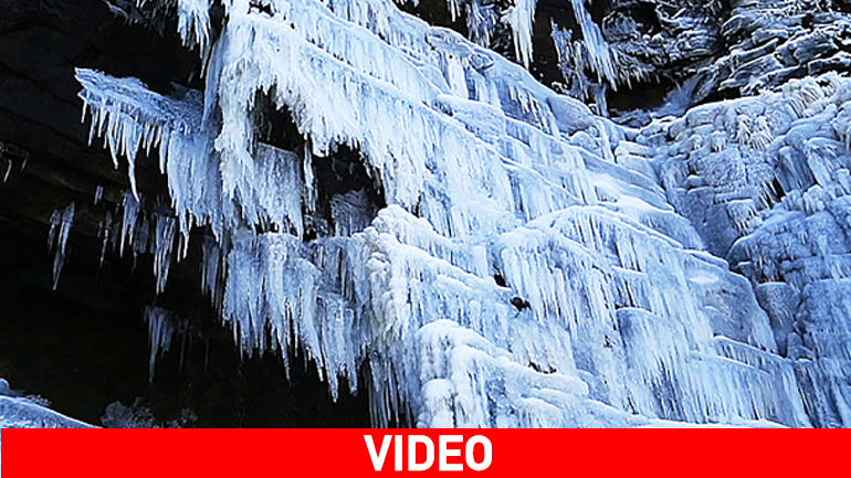 Μ. Βρετανία: Πάγωσε ο καταρράκτης στο Ντέρμπισαϊρ