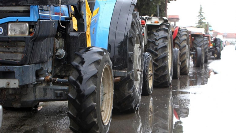 Αχαΐα: Στα μπλόκα με χιόνια και καταιγίδες οι αγρότες
