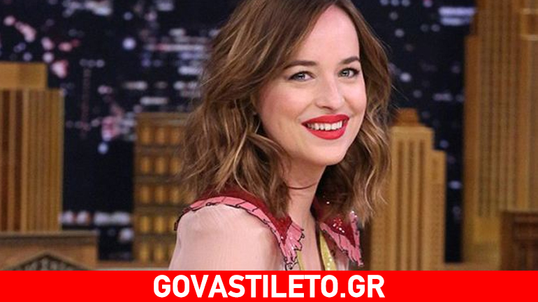Dakota Johnson: Εντυπωσιακή εμφάνιση με φόρεμα 3.020 δολαρίων στο show του Jimmy Fallon