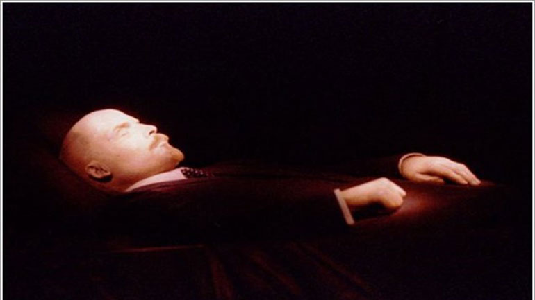 Η Μόσχα δεν θα επιτρέψει την ταφή της σορού του Λένιν