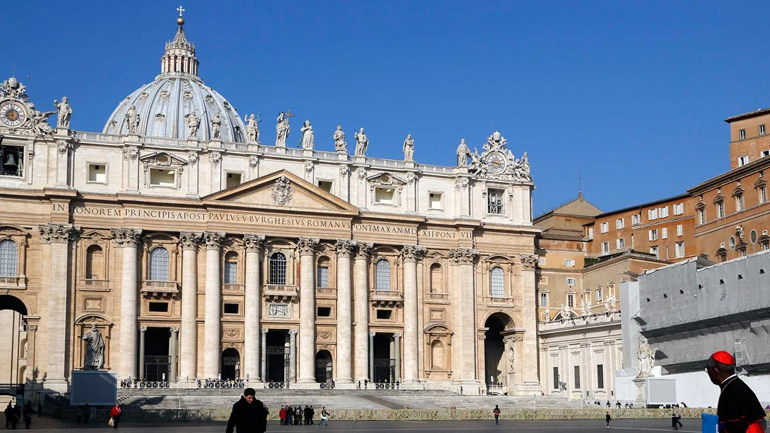 Άστεγη γυναίκα γέννησε το παιδί της σε χάρτινο κιβώτιο έξω από το Βατικανό