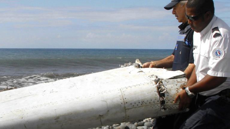 Συντρίμμια αεροσκάφους βρέθηκαν στην Ταϊλάνδη Συντρίμμια αεροσκάφους βρέθηκαν στην Ταϊλάνδη
