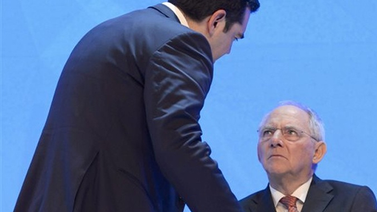 Ο άγνωστος διάλογος του Τσίπρα με τον Σόιμπλε στο Νταβός