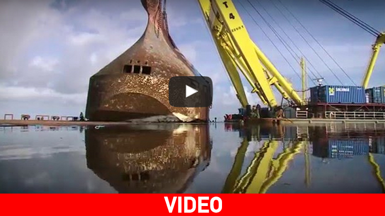 Η γιγαντιαία επιχείρηση ανέλκυσης φορτηγού πλοίου από τον βυθό!