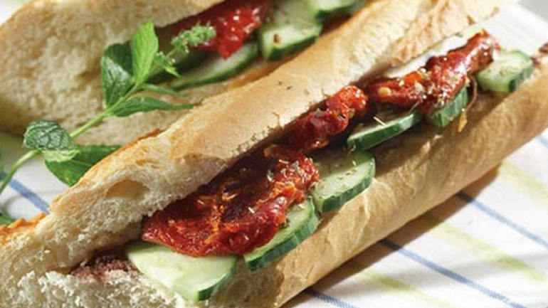 Σάντουιτς κοτόπουλο με μέλι και μουστάρδα