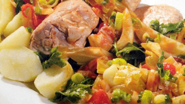 Χοιρινό με λάχανο κοκκινιστό