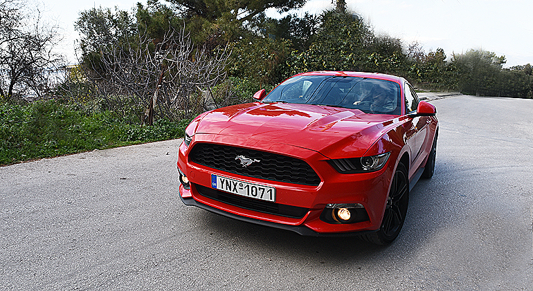 Ford Mustang και φυσικά με το... πλάι!!!